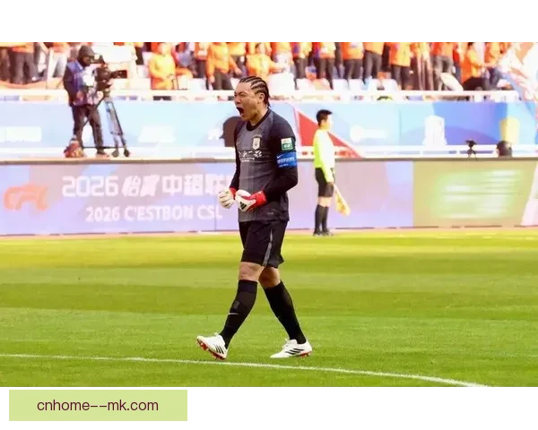 克雷桑屡次救主泰山亚冠赛场再现英雄本色引爆球迷热情